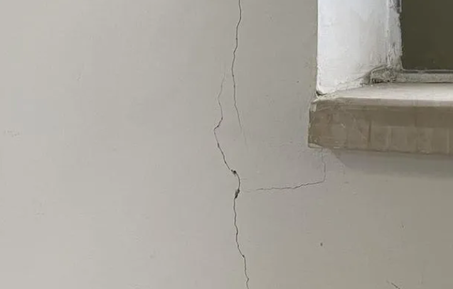 墻皮開裂脫落怎么辦？